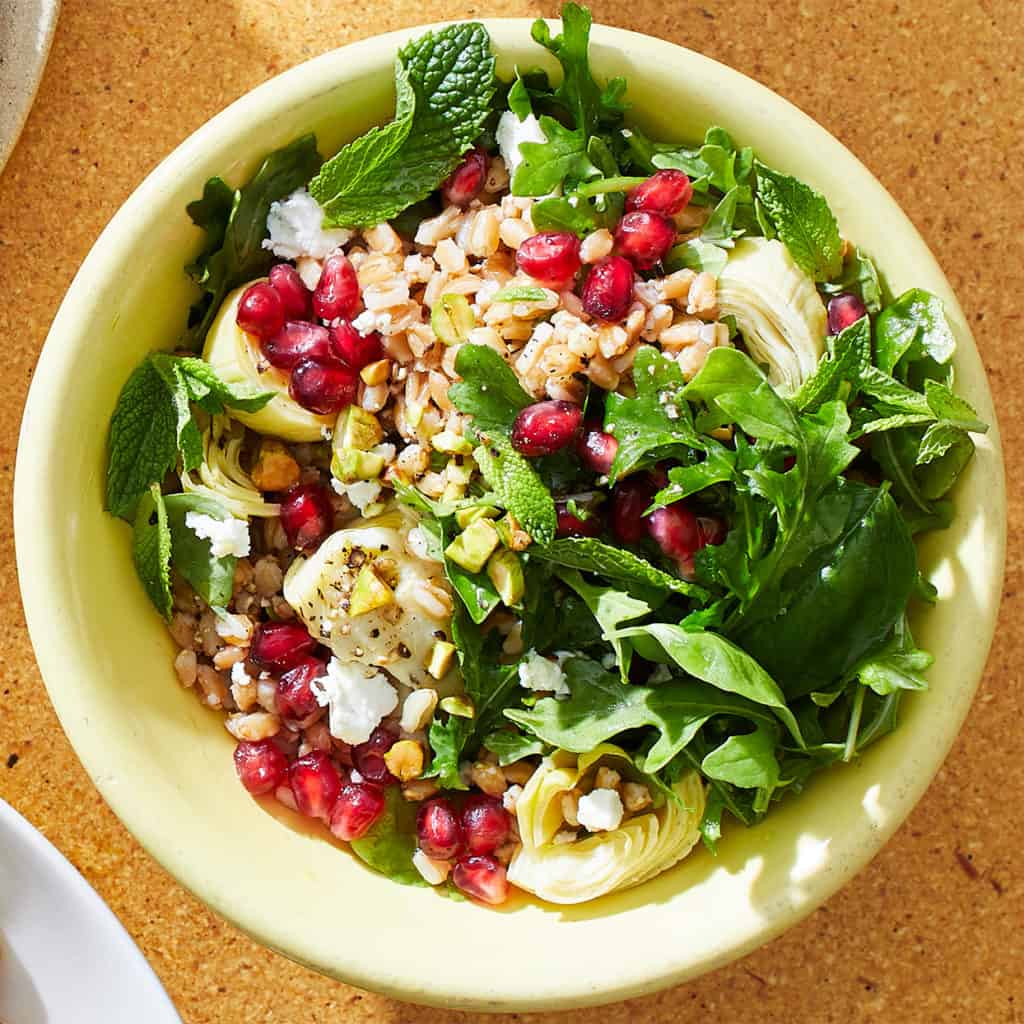 Clean Eating Salad with Farro, arugula, artichokes and pistachios